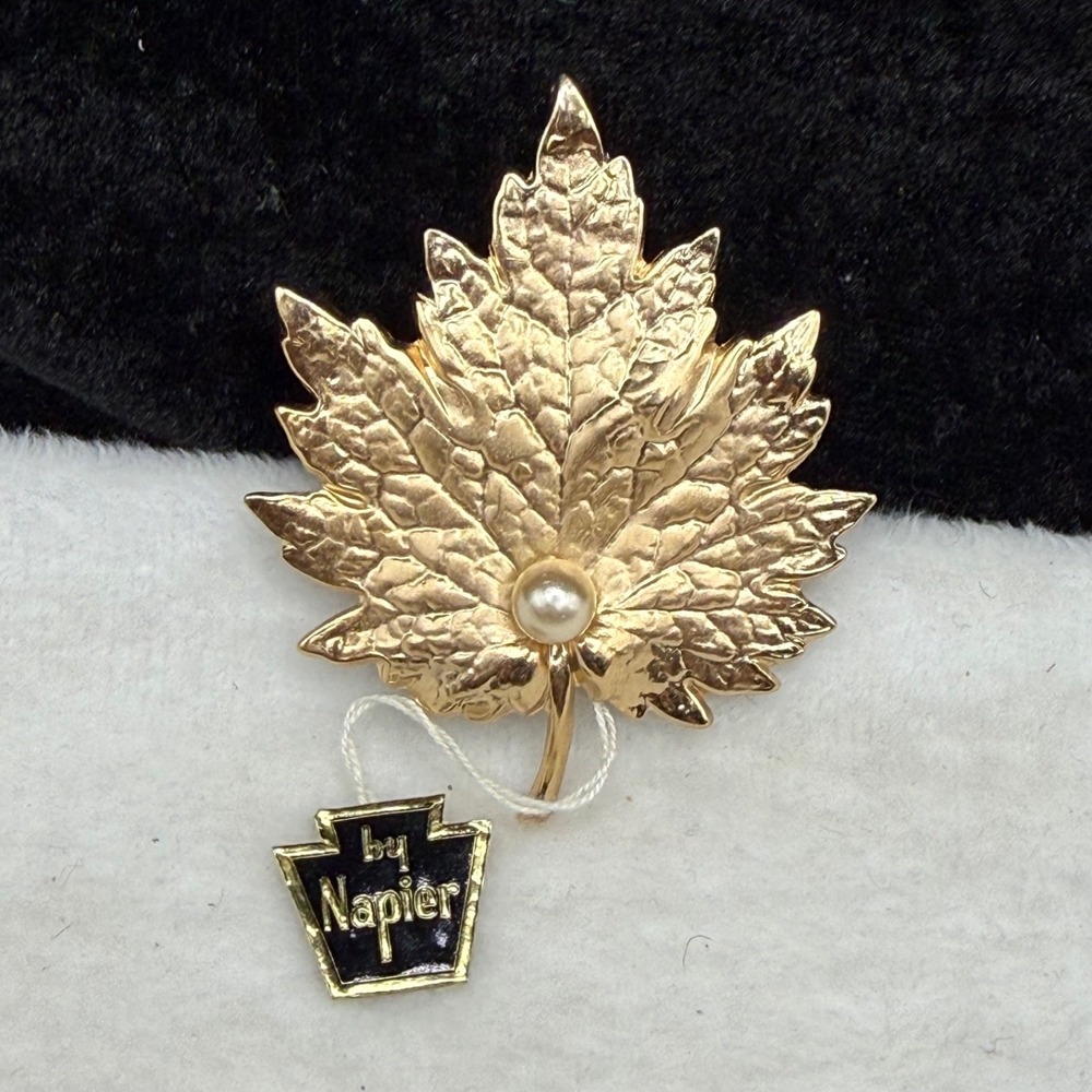 Vintage Napier‎ Leaf Brooch Canada Maple With Tag Gold Tone Signed